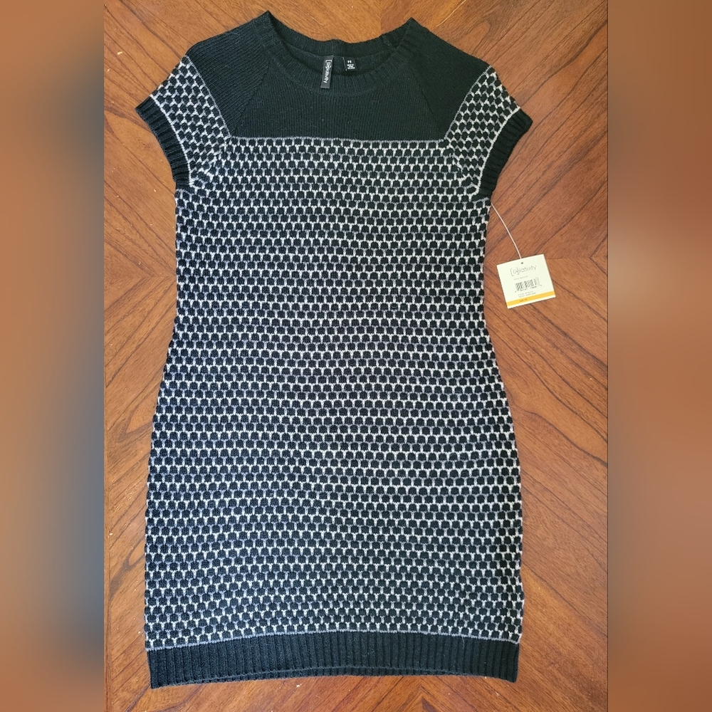 Sweater Dress Size Small Black, Gray & White *NEW*